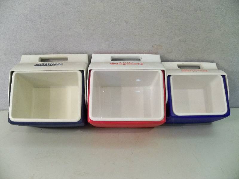 lot 75 image: Igloo Coolers