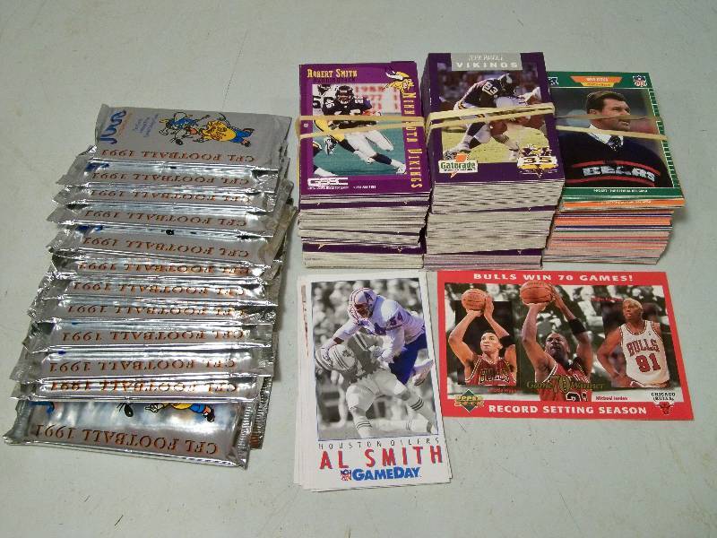 lot 72 image: Football Cards