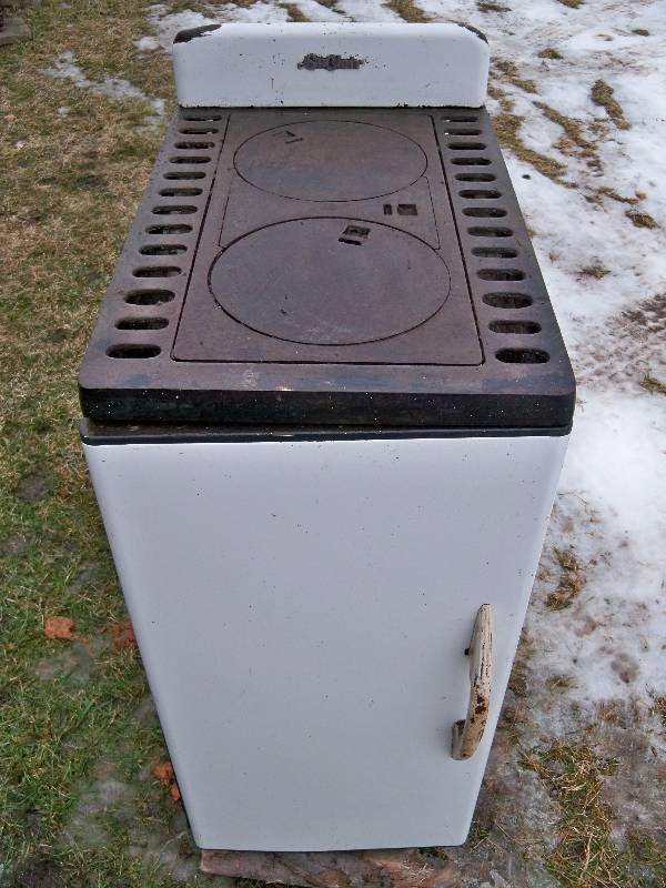lot 82 image: St. Clair Stove