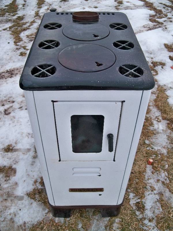 lot 81 image: Jungers Stove
