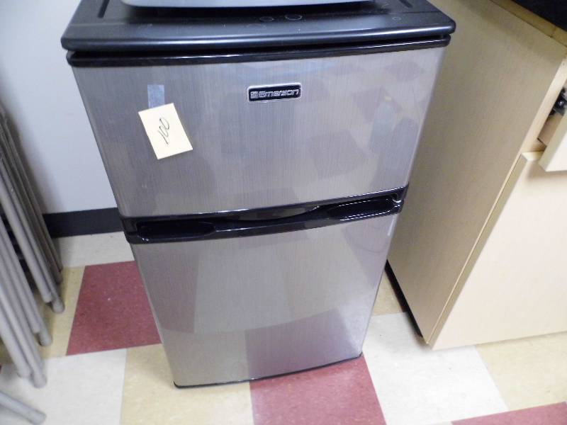 Mini Fridge w Freezer
