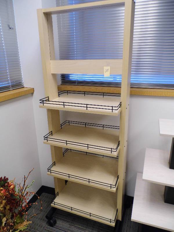 Display shelf