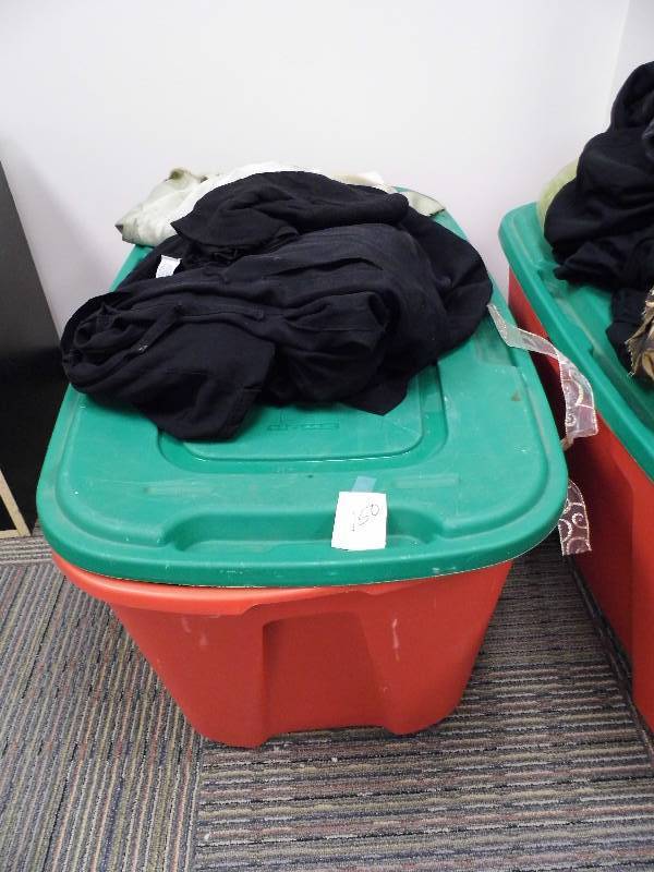 Tote of Christmas Dcor  - Garland