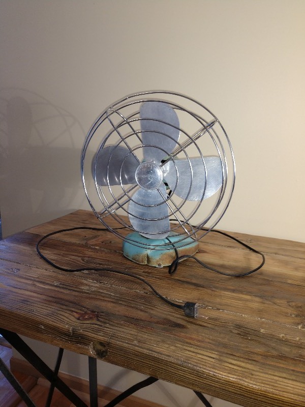 lot 1 image: Vintage Eskimo Fan
