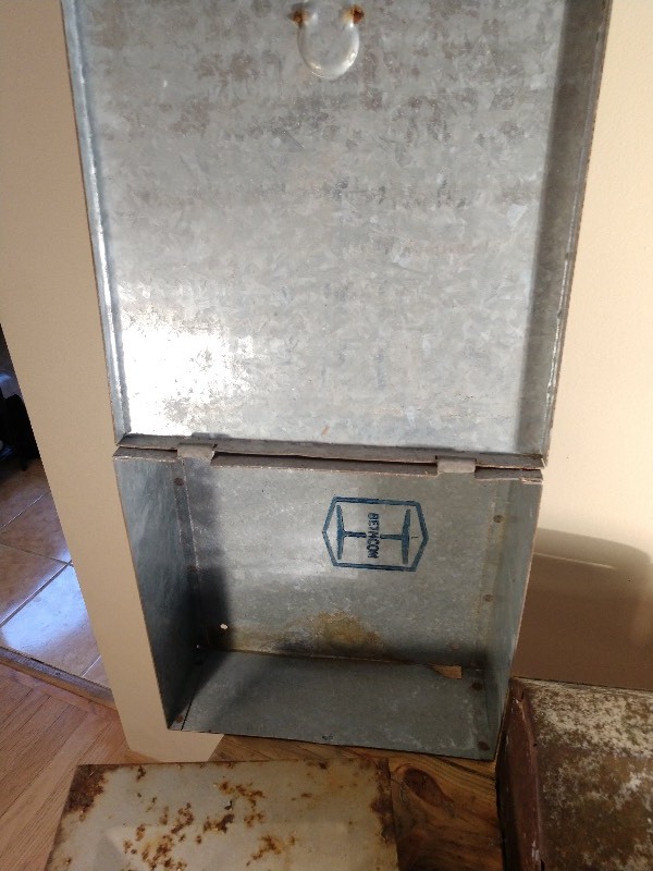 lot 10 image: Galvanized Lock Box, S&ampK Toolbox and Cigar Box