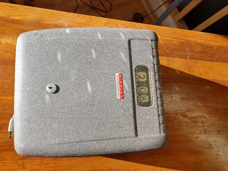 lot 33 image: Vintage Simplex Time Recorder Hanging Wall Time Clock