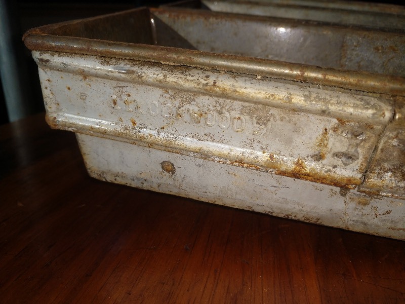 lot 43 image: Bread Loaf Pans #11 Lockwoods (2)