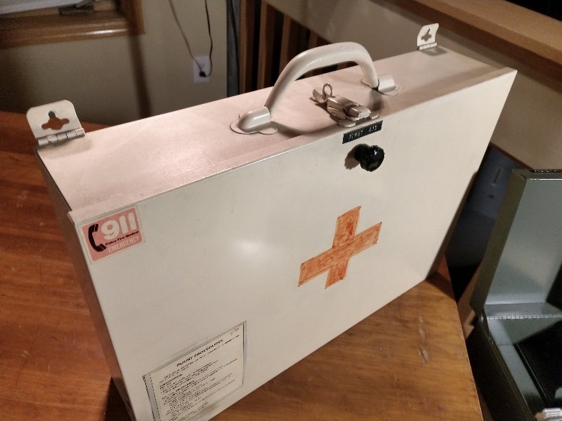 lot 70 image: Metal First Aid Case and Metal Office Organizer