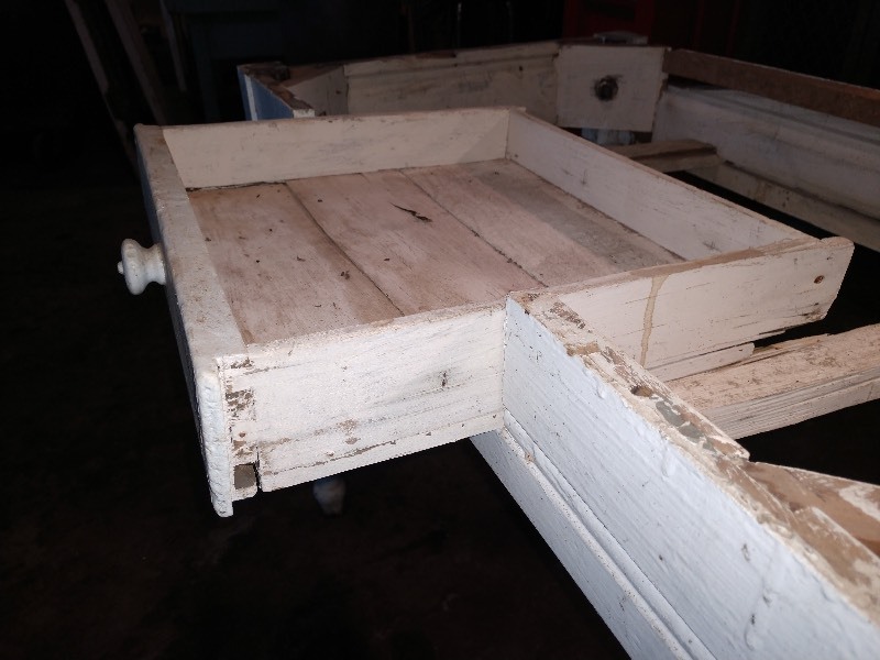 lot 80 image: Primitive Farm Table