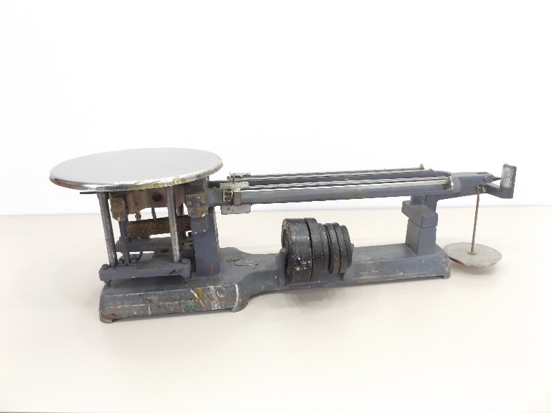 lot 1 image: Industrial OHAUS Table Top Beam Scale