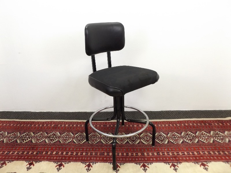 lot 30 image: Vintage Industrial Swivel Work Chair