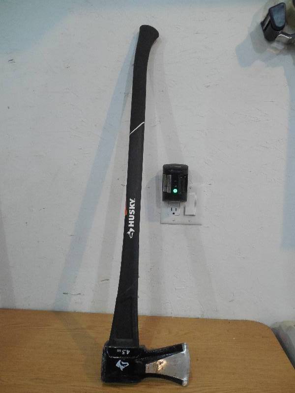 lot 22 image: Husky 4.5 lb. Premium Log Super Splitter with 34 in. Fiberglass Handle