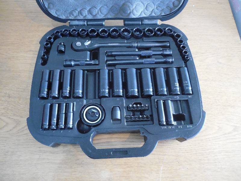 lot 28 image: Husky 38 in. Drive 100-Position Universal SAE and Metric Mechanics Tool Set (60-Piece)