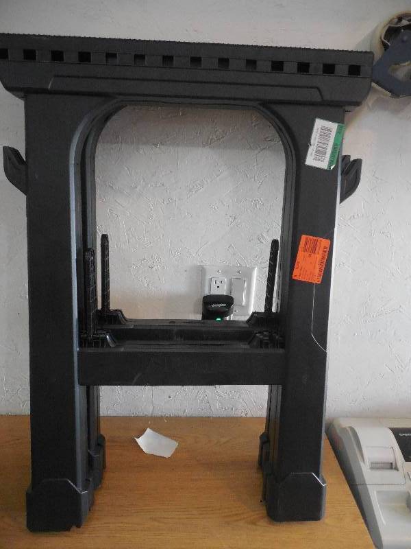 lot 32 image: Husky 23 in. Folding Sawhorse (2-Pack)