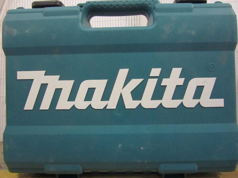 lot 8 image: Makita 12-Volt max CXT Lithium-Ion 38 in. Cordless Driver Drill Kit with (2) Batteries (2.0 Ah), Charger and Hard Case