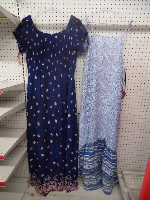 lot 7 image: Dresses