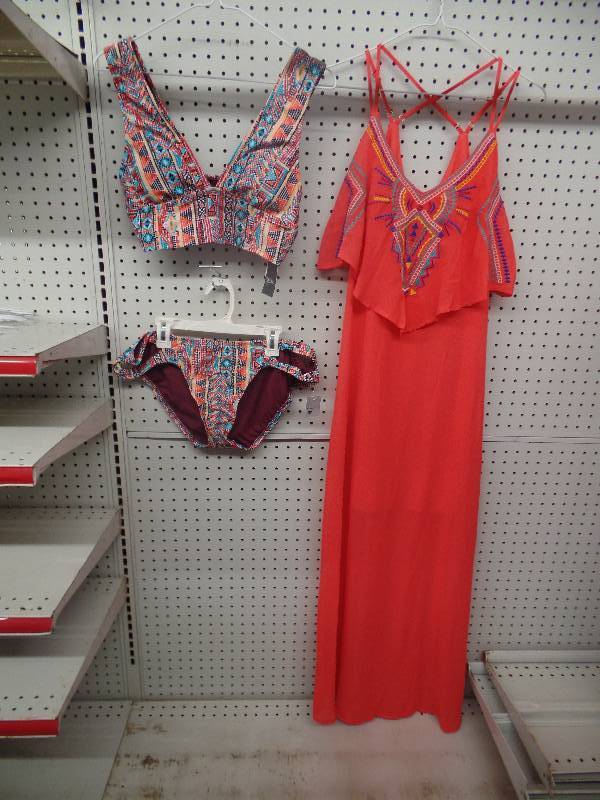lot 8 image: Dress & Swimsuit