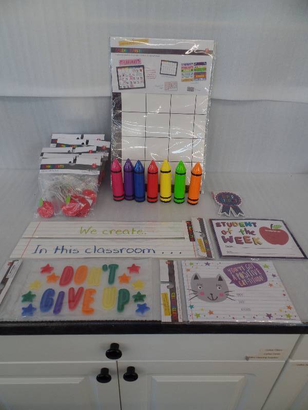 lot 46 image: Classroom Decor