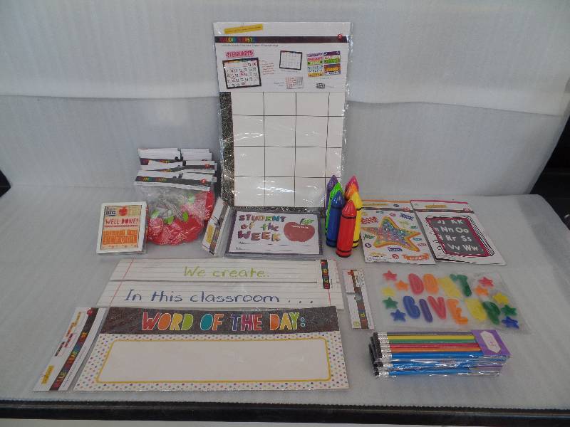 lot 47 image: Classroom Decor