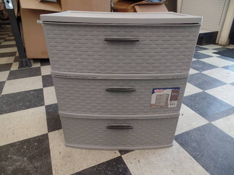 lot 58 image: Sterilite 3 drawer