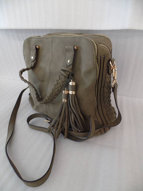 lot 81 image: Purse