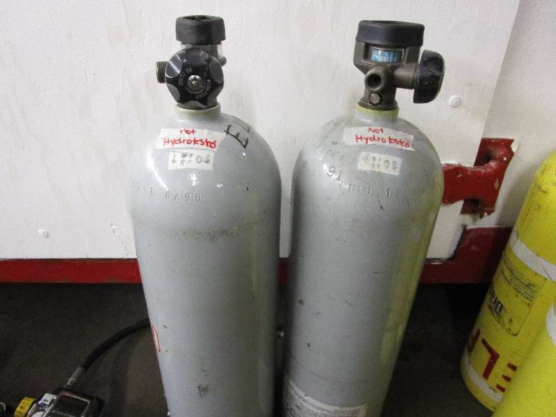 lot 25 image: 2 Air Tanks (Not Tested)
