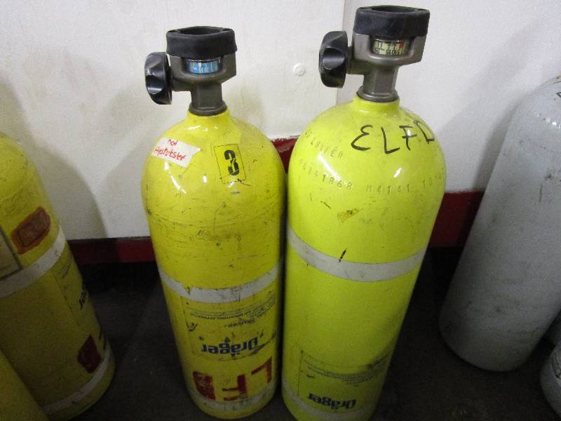 lot 27 image: 2 Air Tanks (Not Tested)