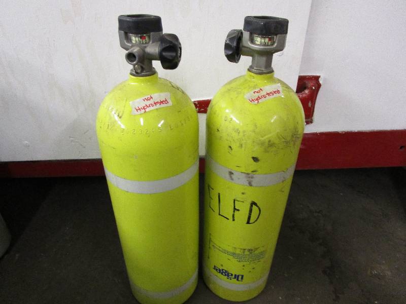 lot 29 image: 2 Air Tanks (Not Tested)