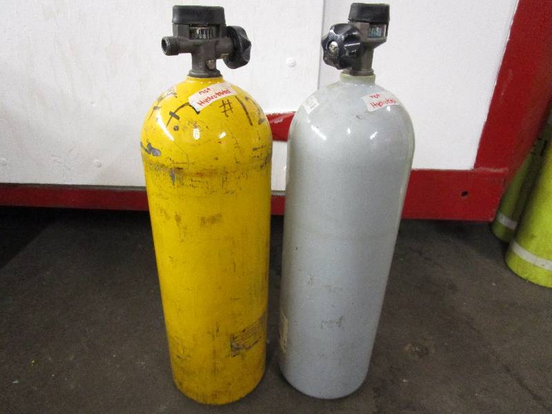 lot 31 image: 2 Air Tanks (Not Tested)