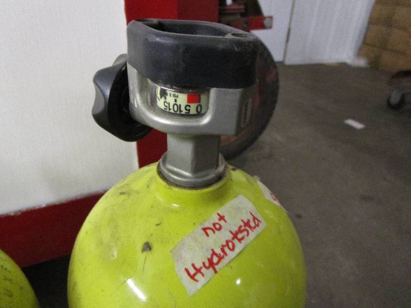 lot 32 image: 3 Air Tanks (Not Tested)