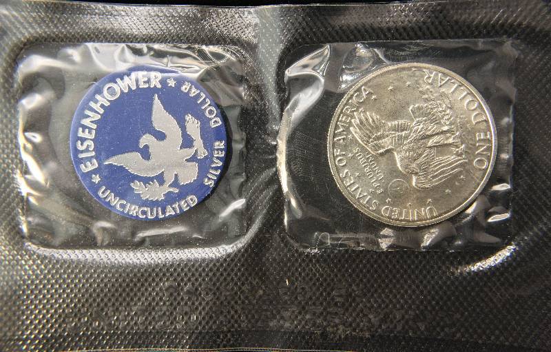 lot 30 image: 1972-S EISENHOWER 40% SILVER DOLLAR UNC IN GOVERNMENT PKG