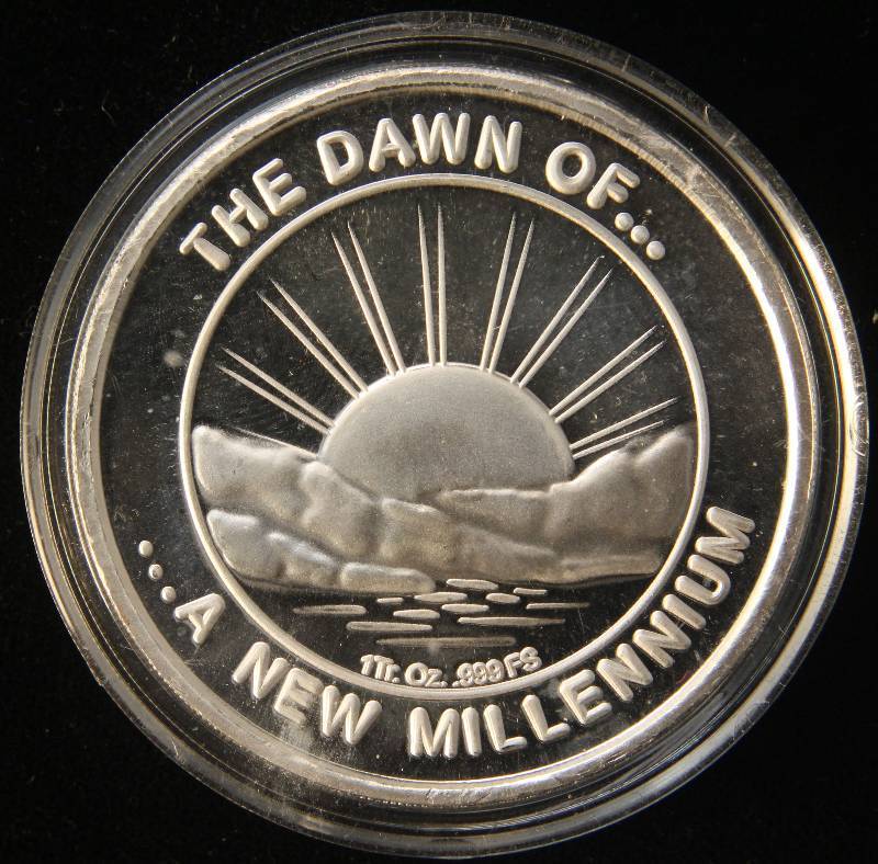 lot 61 image: 1 TROY OZ. .999 FINE SILVER 2000 EAGLE DESIGN