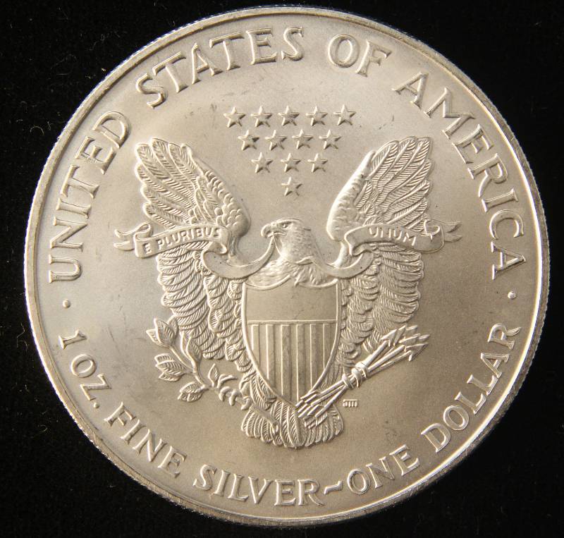 lot 84 image: 2001 AMERICAN SILVER EAGLE 1 TROY OZ. .999 FINE SILVER DOLLAR
