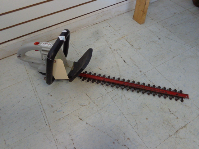lot 3 image: Power Hedge Trimmers