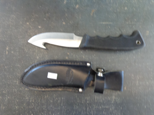 lot 6 image: Hunting Knife with Sheath