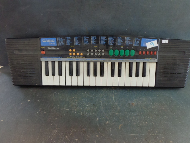 lot 9 image: Casio Keyboard
