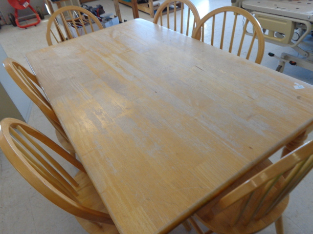 lot 14 image: Kitchen Table and Chairs