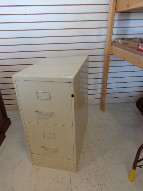 lot 15 image: Metal File Cabinet
