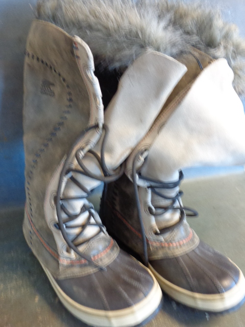 lot 29 image: Sorel Knee-high Womens Boots