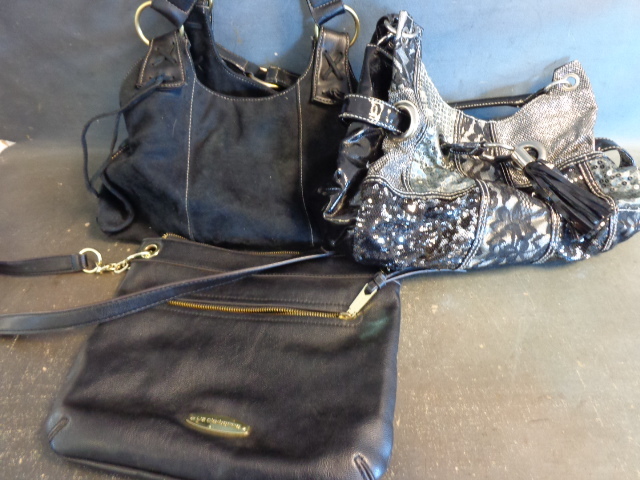 lot 30 image: 3 Assorted Purses