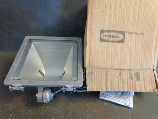 lot 47 image: Hubbell Quartzliter Flood light