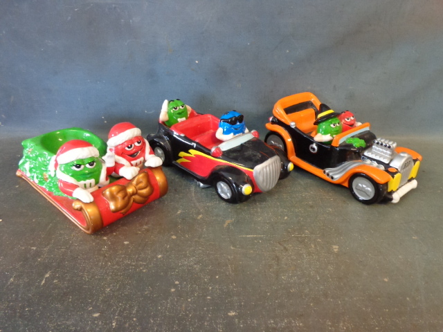 lot 35 image: Ceramic M & M Candy Dishes