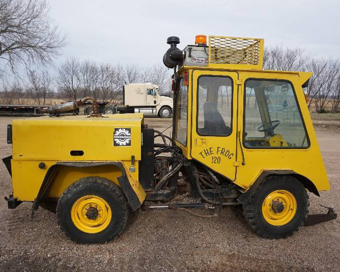 Bombardier BM50 4 x 4 Articulating Side Walk Snow Blower With Rear