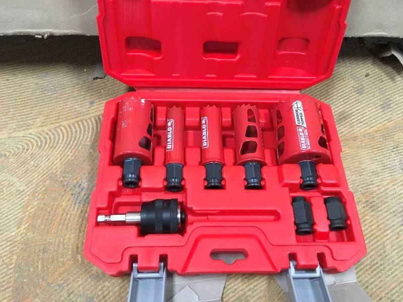 lot 34 image: Diablo Bi-Metal ande Carbide Hole Saw Set (9-Piece)