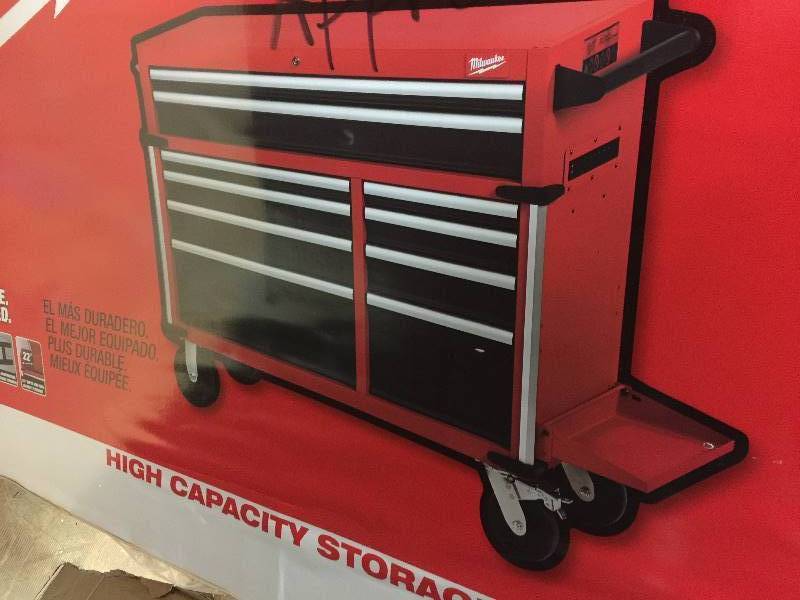 lot 142 image: Milwaukee 46 Heavy Duty 4-Inch 10-Soft Close Drawer Red Roller Cabinet Tool not used