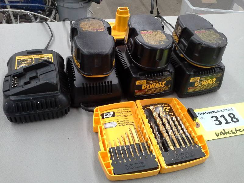 lot 318 image: Dewalt Batteries & Bits