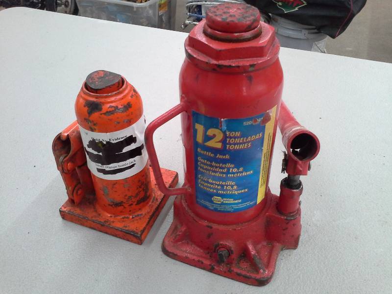 lot 319 image: Set of Bottle Jacks