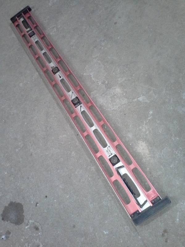 lot 334 image: Extendable Level