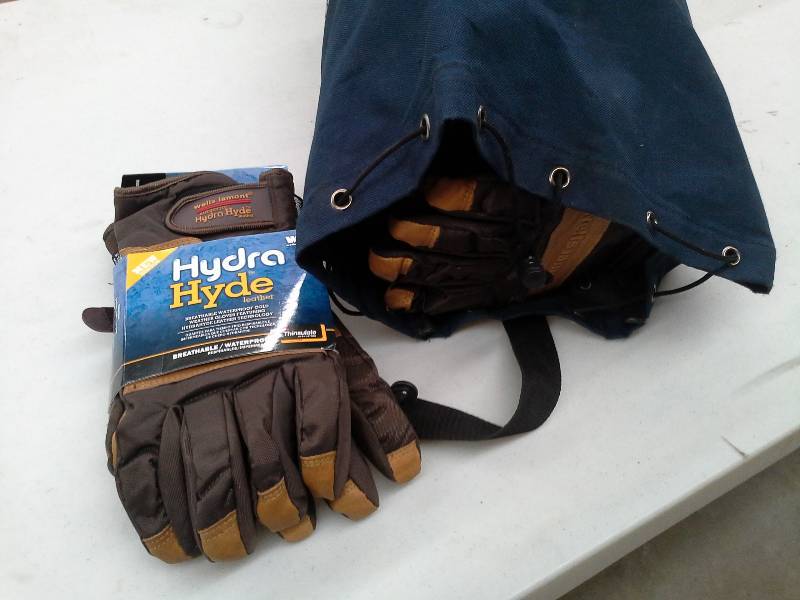 lot 341 image: Hydra Hyde Winter Gloves (Large and XL)