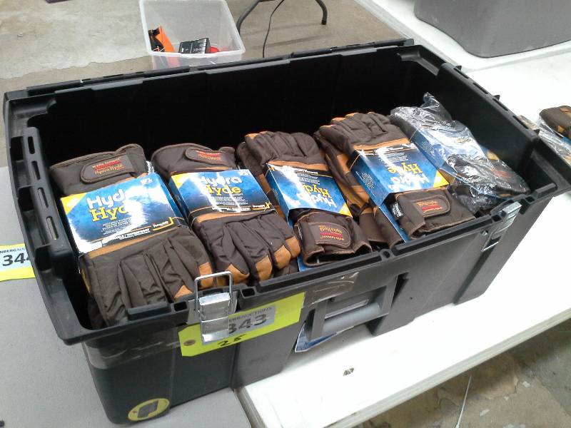lot 343 image: Hydra Hyde Winter Gloves  (Large and XL)